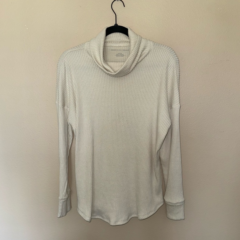 AE Cream Turtle Neck